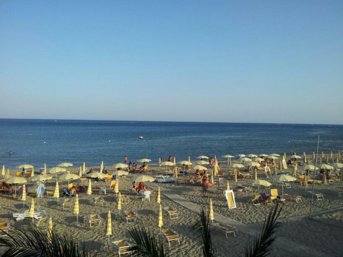 Villa Sara Di Puglia กาสเตลลาเนตา ภายนอก รูปภาพ